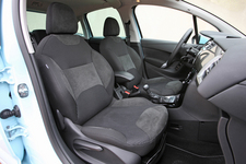 シトロエン C3 フロントシート