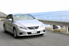 トヨタ マークX走行イメージ