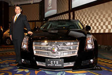 キャデラック CTSスポーツワゴンとGMAPJ 石井澄人社長