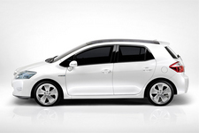 オーリスハイブリッド サイドビュー