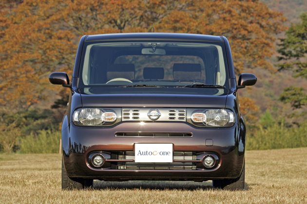 【OKADA PROJECTS/オカダプロジェクツ 】　マーチ　キューブ 大阪オートメッセ2024の日産ブースに展示された「キューブ・レトロ