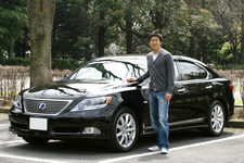 伊藤大輔選手とレクサス LS600h