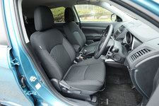 三菱 RVR フロントシート