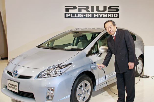 プリウス PHVとトヨタ自動車(株)副社長 内山田 竹志氏