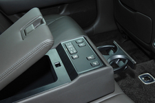 リアセンターアームレスト