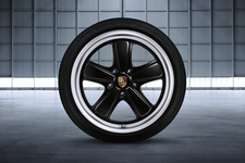 かっちゃん専用　ポルシェ19incクラッシックモデルタイヤホイールセット 希少ガンメタ ポルシェ クラッシックモデル 19インチタイヤ