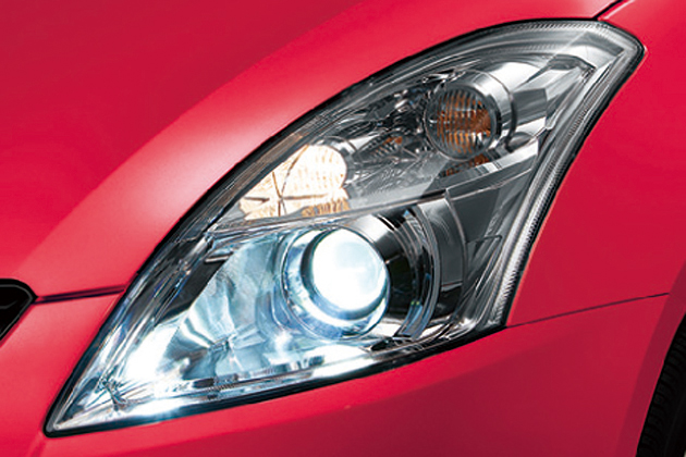 新型スイフト ディスチャージヘッドランプ