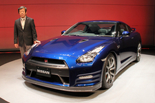 日産 GT-R 2011年モデルと水野和敏氏