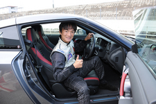 日産 GT-R 2011モデルと岡本幸一郎氏