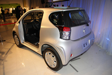 トヨタ iQ EV