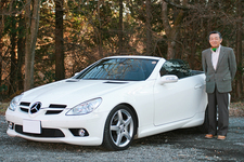 森脇基恭氏と愛車のSLK350AMG