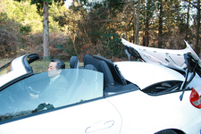 森脇基恭氏と愛車のSLK350AMG