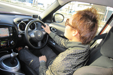 安田裕信選手と愛車の日産 ジューク