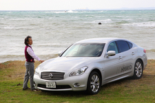 日産 フーガハイブリッドと金子氏