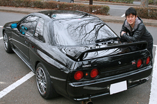 荒聖治選手と愛車の日産 R32 GT-R