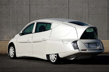 シムドライブが開発した「シム・レイ（SIM-LEI）」