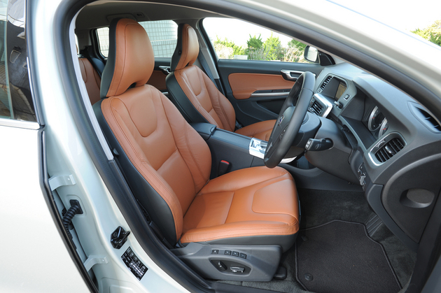 ボルボ。VOLVO V60セーフティパッケージ！早いものがちです!!
