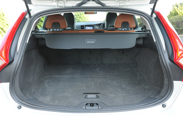 ボルボ。VOLVO V60セーフティパッケージ！早いものがちです!!