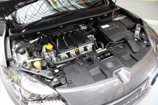 ルノー 新型メガーヌ プレミアムライン