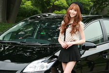 山崎みどりさんと愛車のプリウス