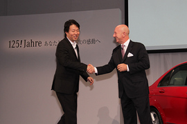 （左）メルセデス・ベンツ日本 上野副社長／（右）メルセデス・ベンツ日本 ニコラス・スピークス社長