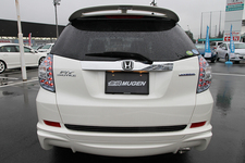 無限フィットシャトル リアイメージ