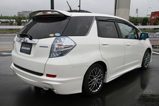 無限フィットシャトル リアイメージ