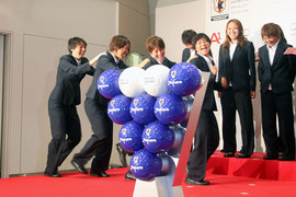 明るく登場したのは矢野 喬子選手、岩清水 梓選手、近賀 ゆかり選手、大野 忍選手(左から)