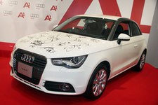 なでしこジャパンのメンバーのサインが記されたアウディ A1