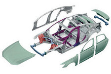 新型アウディ A6のアルミハイブリッドボディ：薄緑色はアルミニウムパネル、朱色がアルミニウム鋳造部、薄水色がアルミニウム押し出し材を使用。そのほか赤紫色が熱間成型スチール、銀色が冷間スチールだ