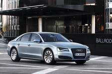 アウディ A8ハイブリッド