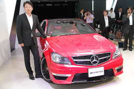 メルセデス・ベンツ 日本　上野 金太郎 副社長とメルセデス・ベンツ C63 AMG クーペ