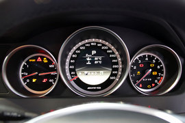 メルセデス・ベンツ C63 AMG クーペ メーター