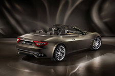 マセラティ 特別仕様車「マセラティ グランカブリオ フェンディ」　リアビュー