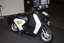 GOOD DESIGN EXPO 2011　デザインコミュニケーション　ホンダブース「人を中心としたデザイン」電動二輪車「EV-neo」