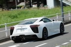 LEXUS LFA　走り去るサウンドに聴きほれる