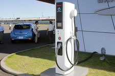 日産自動車 電気自動車用 新型急速充電器