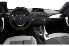 BMW 新型 1シリーズ　デザイン・ライン「style」　インテリア