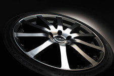 TRDアルミホイール「TF4」 ホイール&タイヤセット19インチ