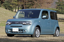 日産 キューブ e-4WD車