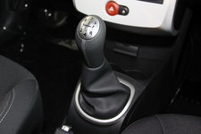 「ルーテシア S」5速マニュアルトランスミッション