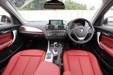 BMW NEW 120i SPORT[ダコタ・レザー：コーラル・レッド/ブラック・ハイライト]