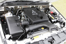 三菱 新型 パジェロ　3.2リッターコモンレール式ディーゼルエンジン