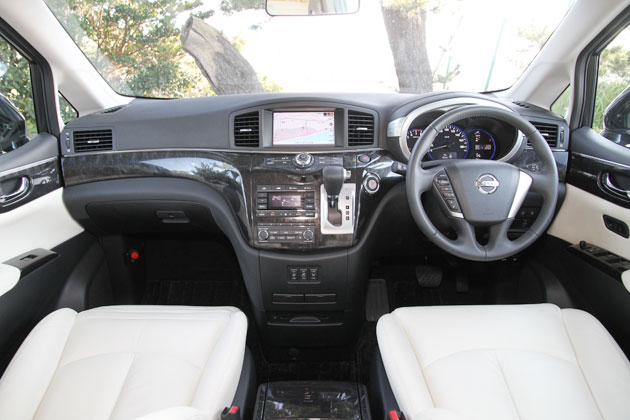 日産 エルグランド ライダー ハイパフォーマンススペック インパネ周り