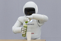 ホンダ、自ら行動する「判断」能力が備わった「新型アシモ（ASIMO）」発表