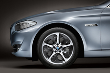 ニューBMW ActiveHybrid 5（アクティブハイブリッドファイブ）