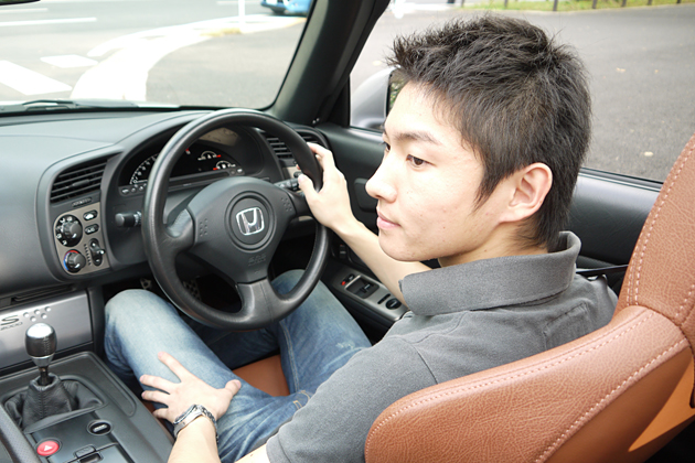 中嶋大祐選手と愛車のホンダ S2000