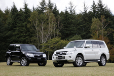 （左）パジェロショート／（右）パジェロロング