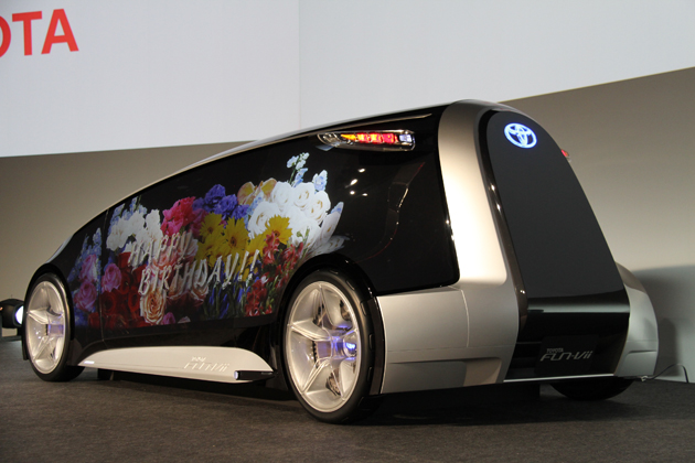 トヨタ、ボディ全面がディスプレイのコンセプトカー「TOYOTA Fun
