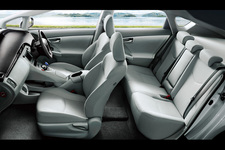 新型プリウス S((内装色:アクア)